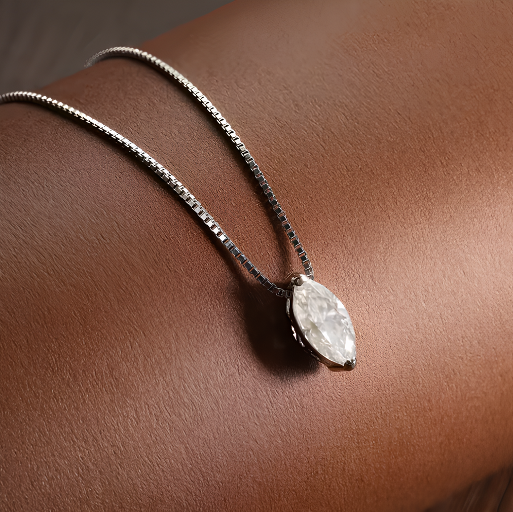 Colar Bella Marquise Moissanite Banhado a Ouro