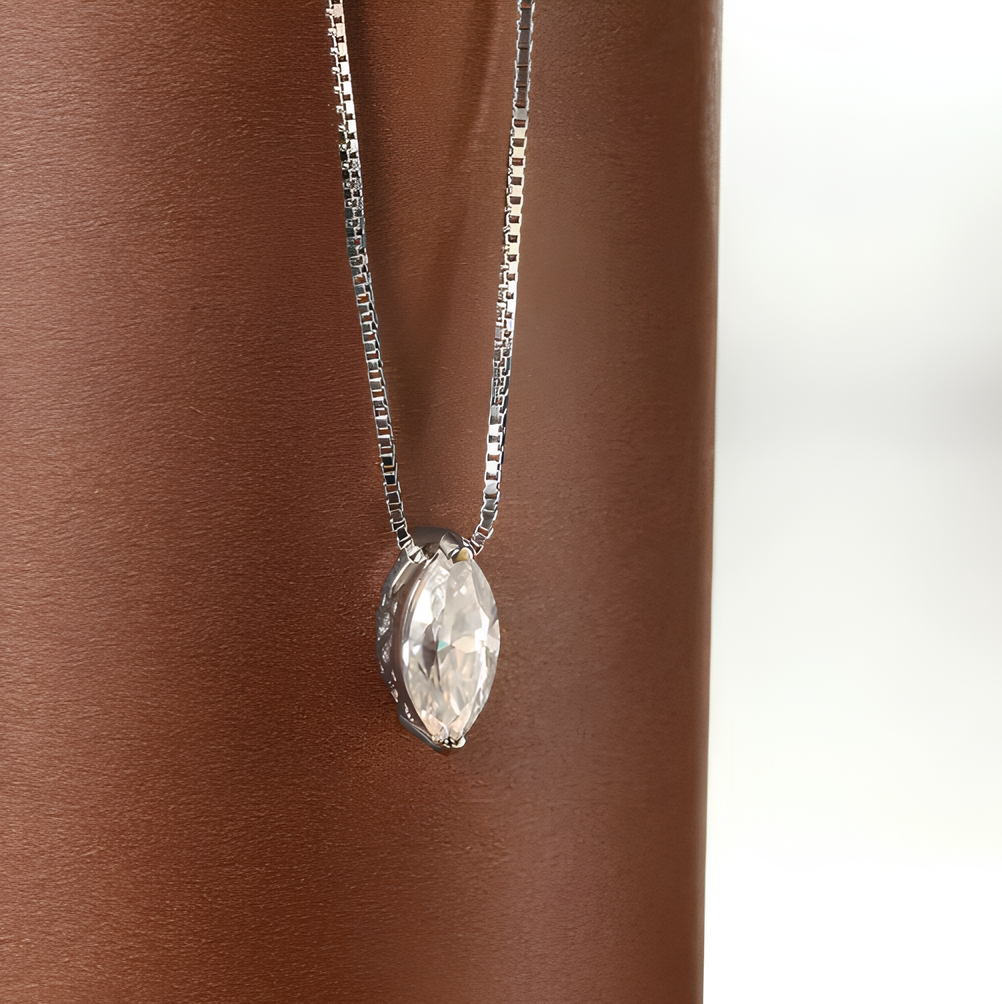 Colar Bella Marquise Moissanite Banhado a Ouro