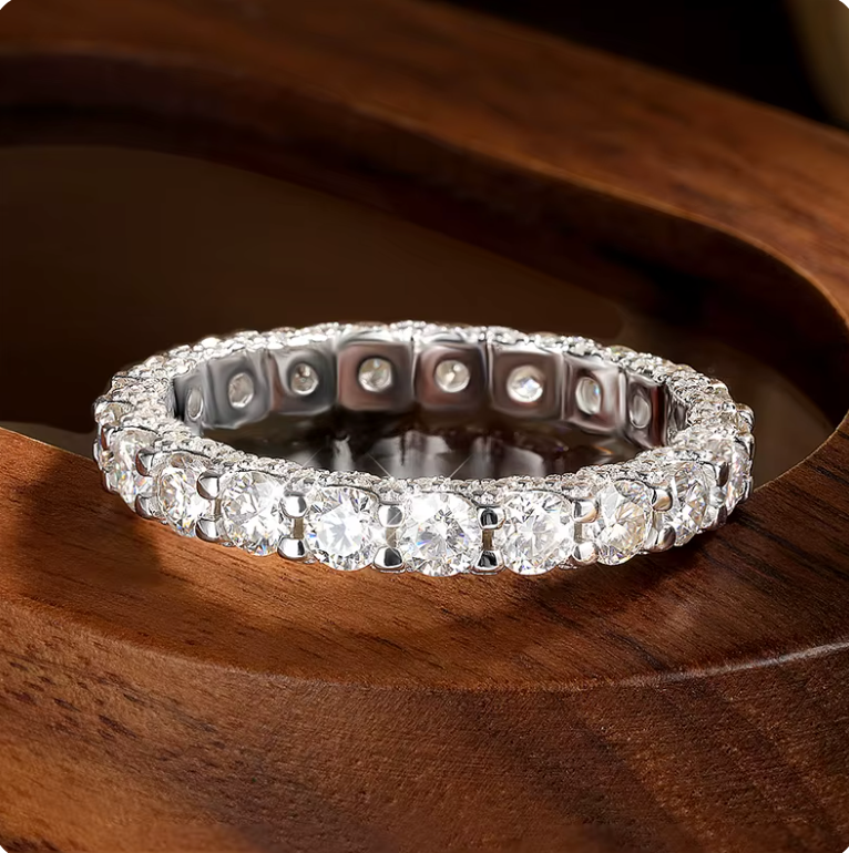 Aliança Cravejada 250 Pontos Moissanite Banhada a Ouro 18k