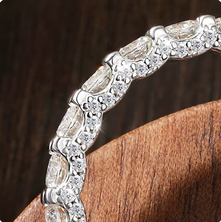 Aliança Cravejada 250 Pontos Moissanite Banhada a Ouro 18k