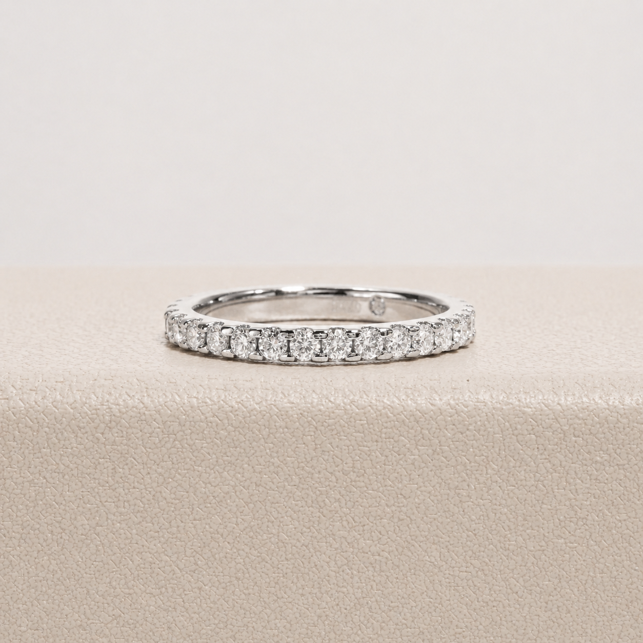 Meia Aliança Ursa 60 Pontos Moissanite Banhada a Ouro 18k