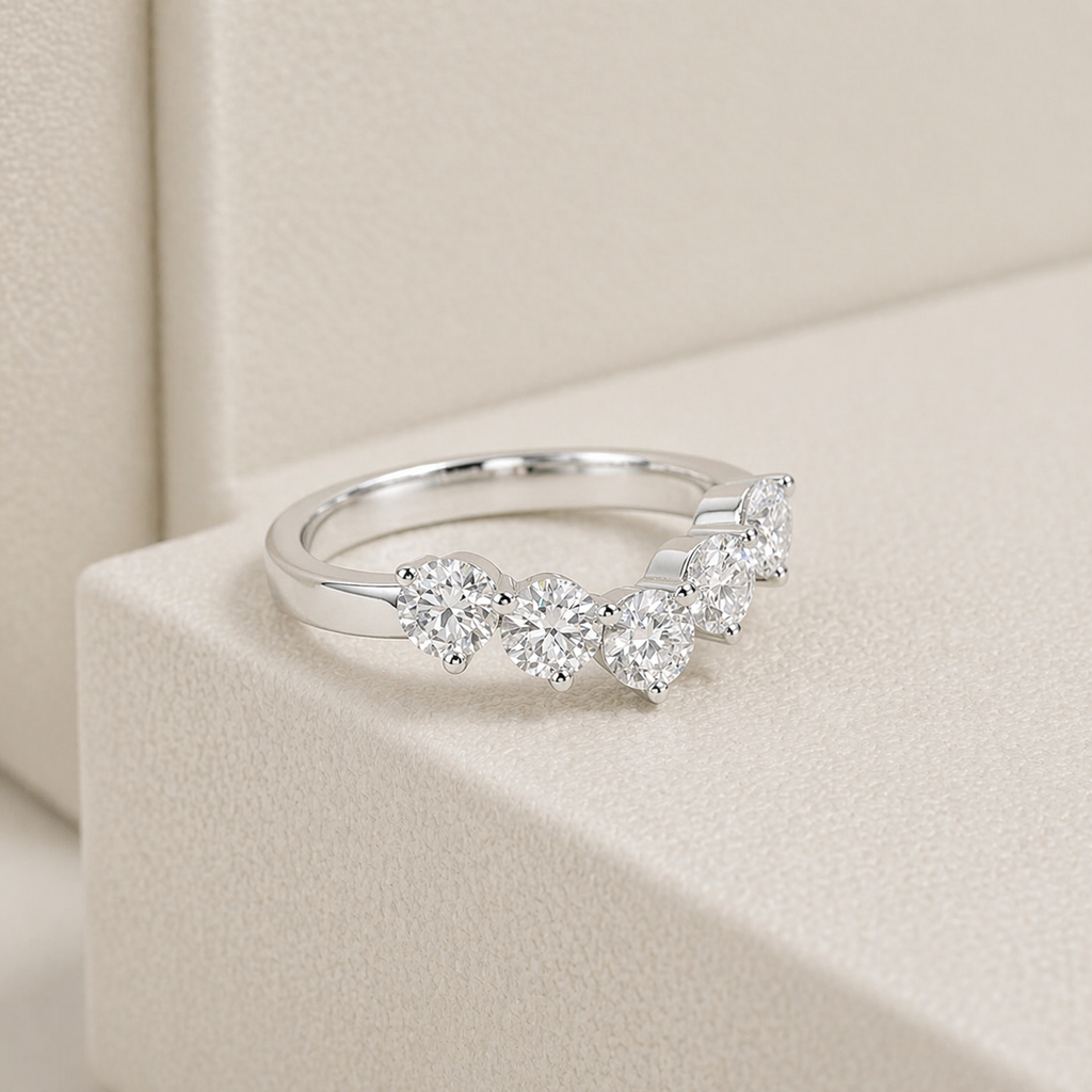 Meia Aliança Faixa Estelar Moissanite Banhada a Ouro 18k