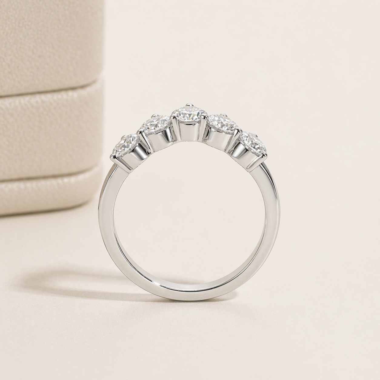 Meia Aliança Faixa Estelar Moissanite Banhada a Ouro 18k
