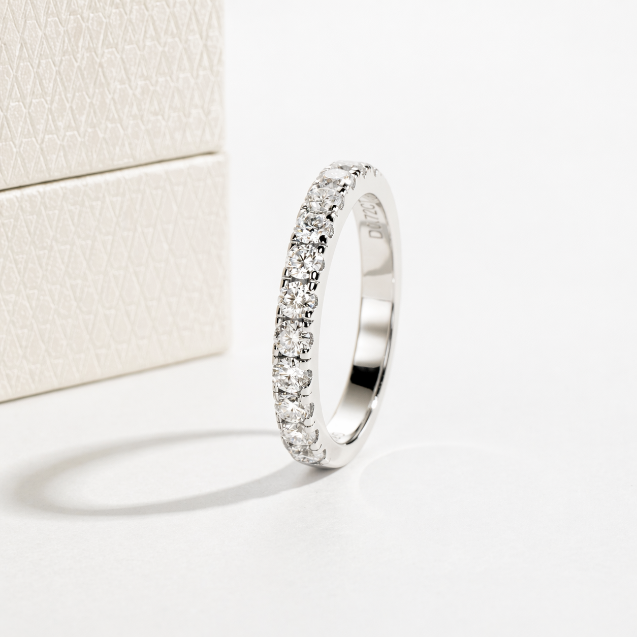 Meia Aliança Shimmer Moissanite Banhada a Ouro 18k