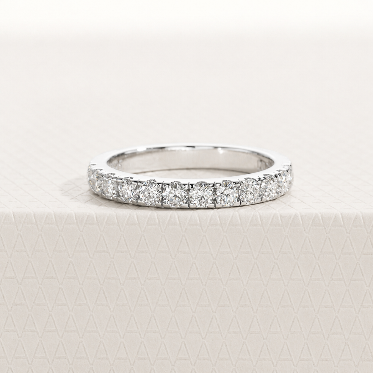 Meia Aliança Shimmer Moissanite Banhada a Ouro 18k