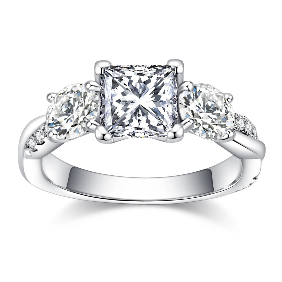 Anel Twisted Moissanite Cravejado Banhado a Ouro 18k