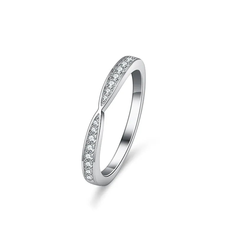 Meia Aliança Pride 50 Pontos Moissanite Banhada a Ouro 18k