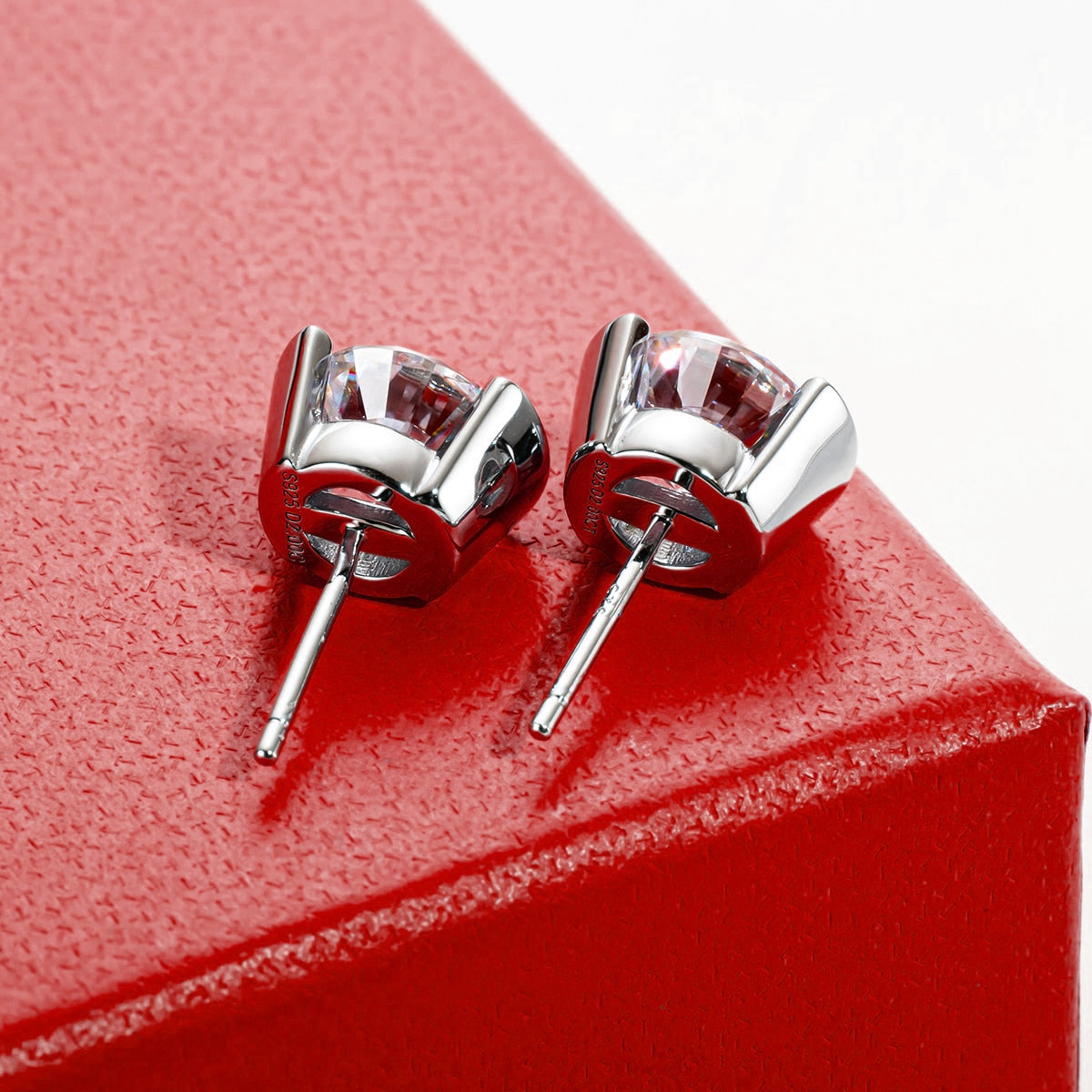 Brinco Ponto de Luz Moissanite Banhado a Ouro 18k