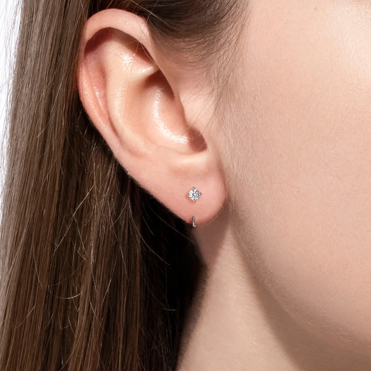 Brinco Ponto Luminoso Moissanite Banhado a Ouro 18k
