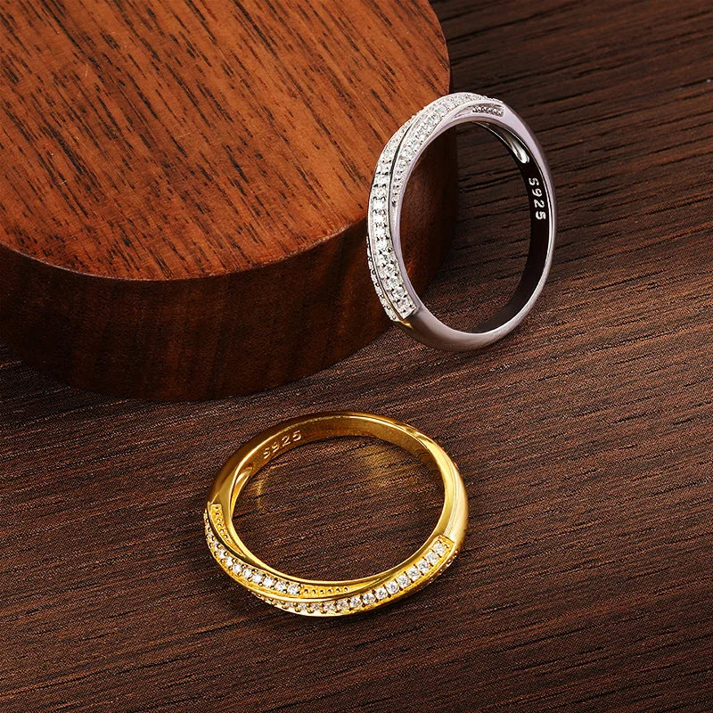 Meia Aliança Entrelaço de Luz Moissanite Banhada a Ouro 18k
