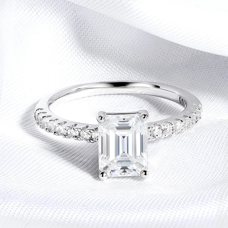 Anel Esmeralda Moissanite Cravejado Banhado a Ouro 18k