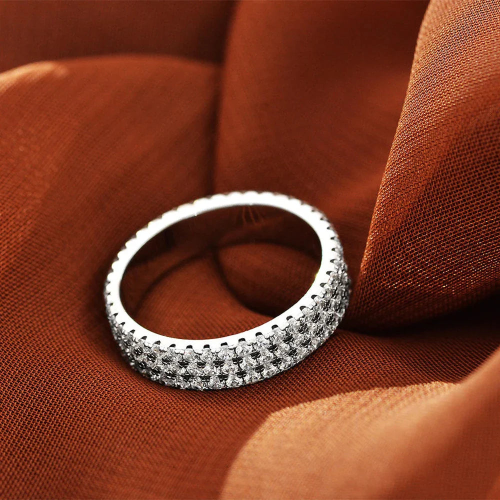 Aliança Moissanites Cravejados Banhada a Ouro 18k
