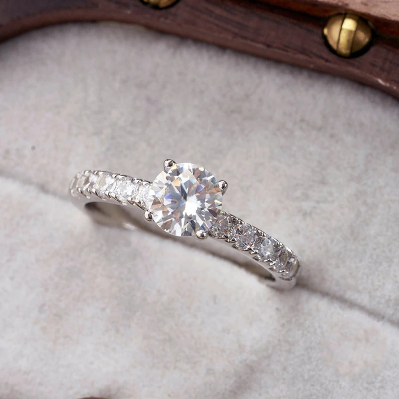 Anel Solitário Vértice Moissanite Banhado a Ouro 18k