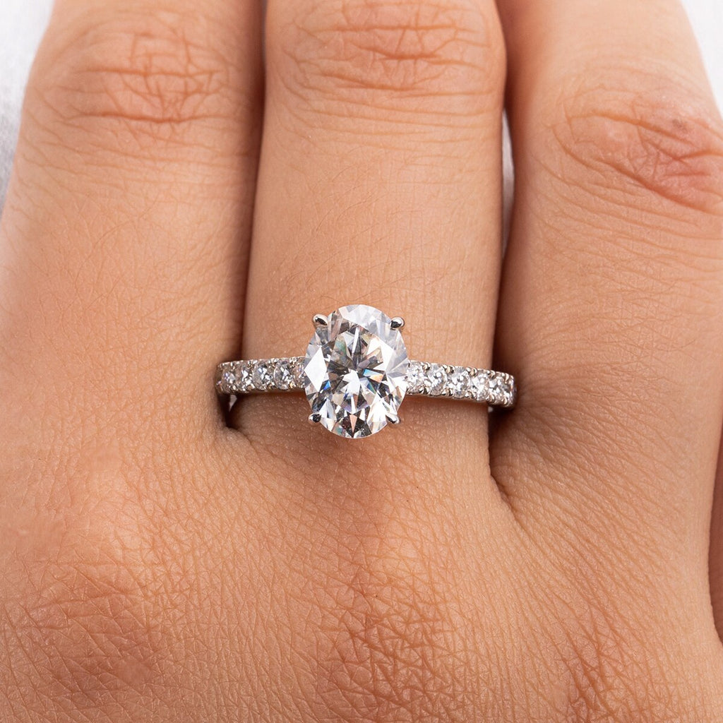 Anel Zênite Oval Moissanite Cravejado Banhado a Ouro 18k