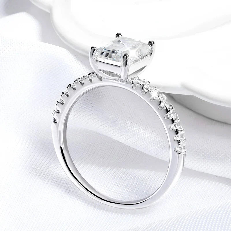 Anel Esmeralda Moissanite Cravejado Banhado a Ouro 18k