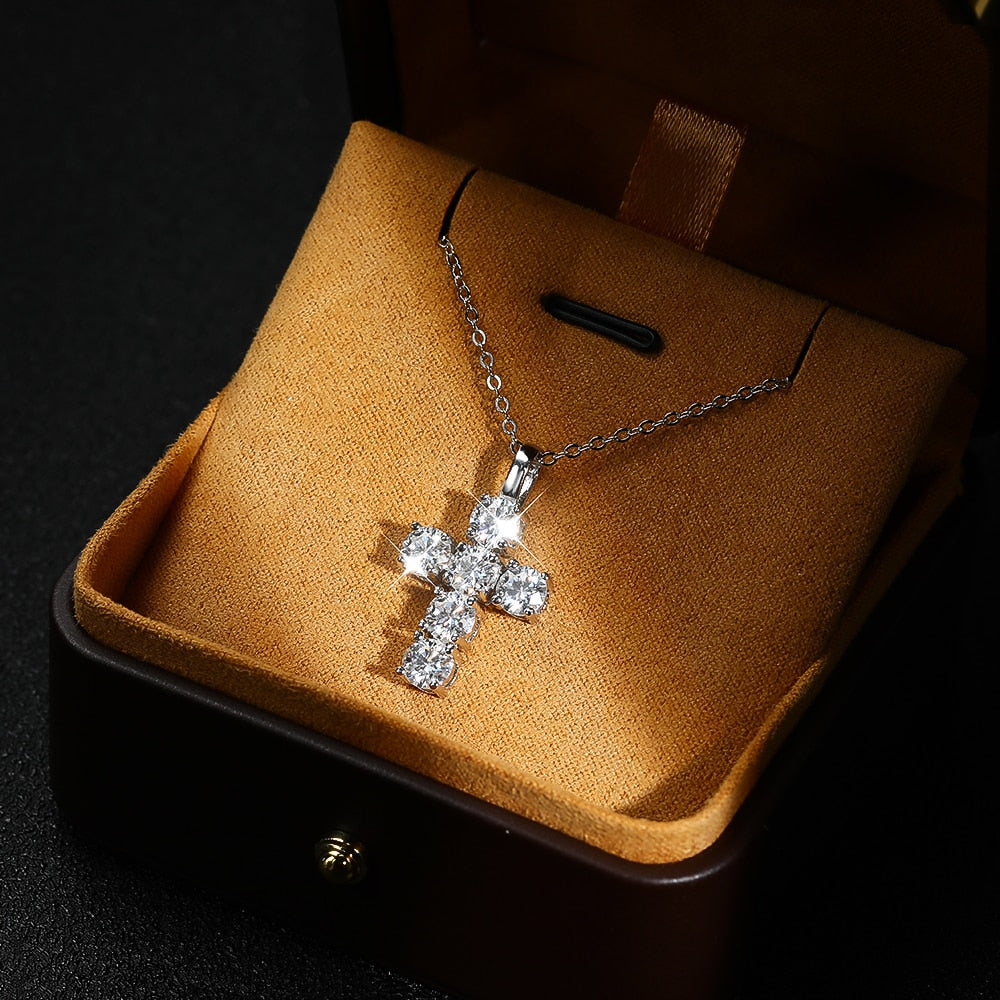 Colar Crucifixo Moissanite Banhado a Ouro