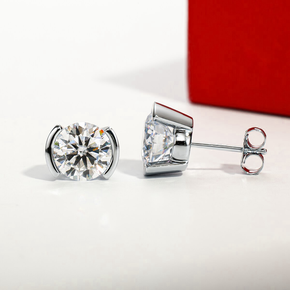 Brinco Ponto de Luz Moissanite Banhado a Ouro 18k
