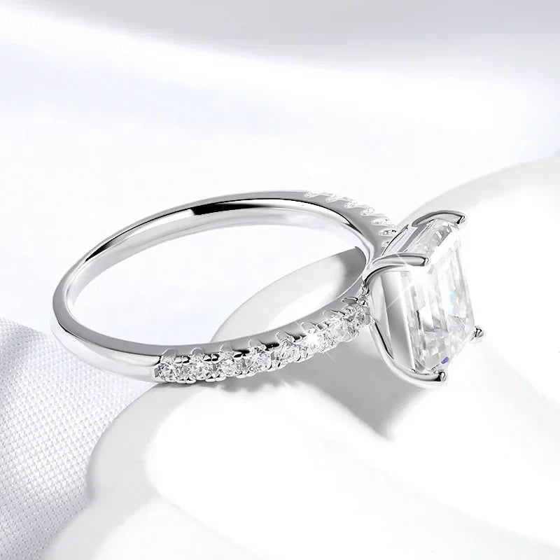 Anel Esmeralda Moissanite Cravejado Banhado a Ouro 18k
