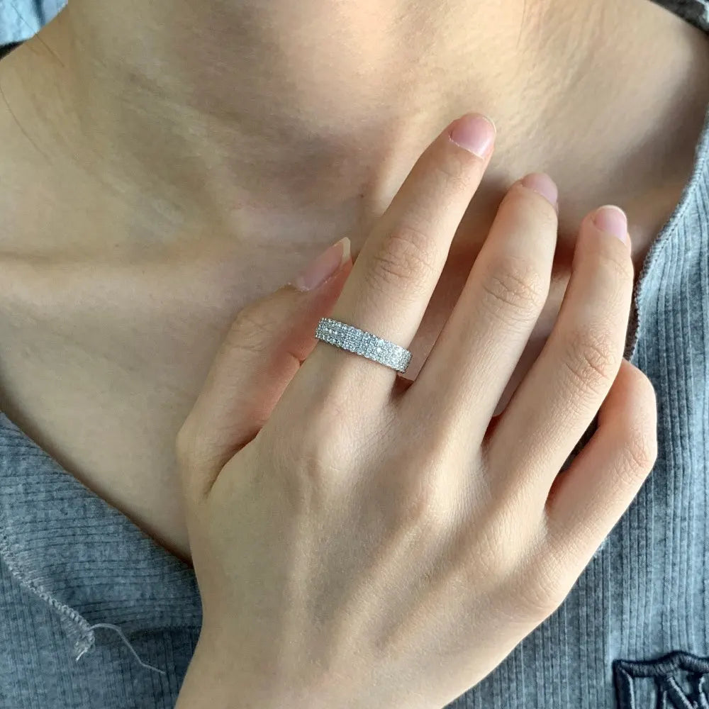 Aliança Moissanites Cravejados Banhada a Ouro 18k