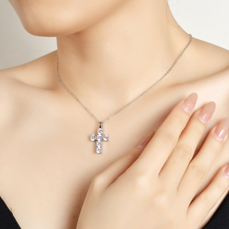 Colar Crucifixo Moissanite Banhado a Ouro