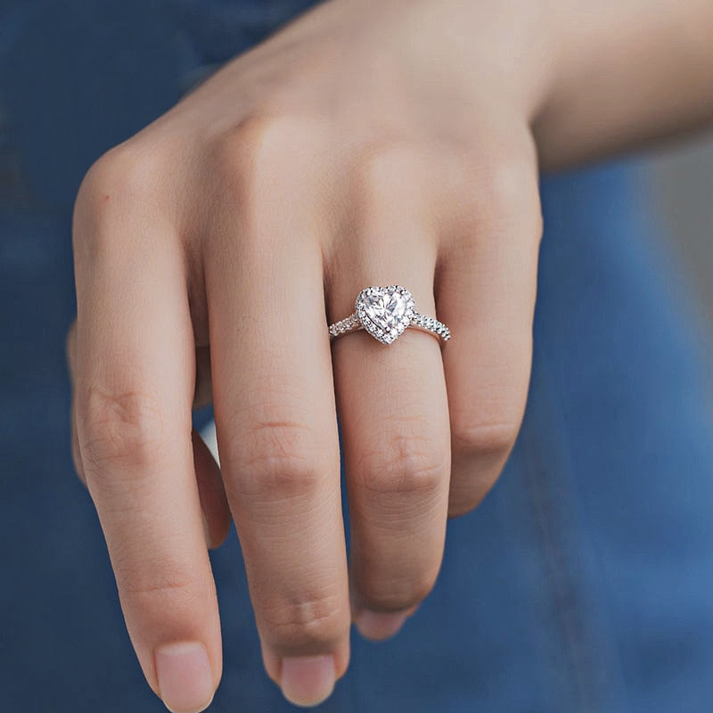Anel Sweet Heart Moissanite Cravejado Banhado a Ouro 18k