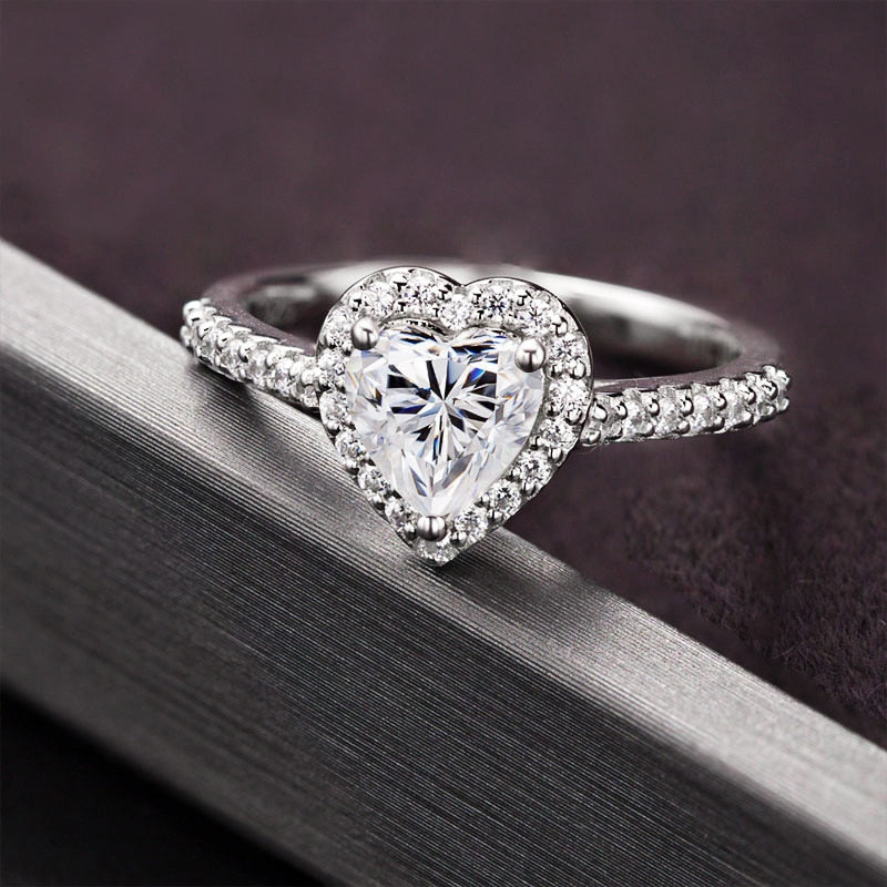 Anel Sweet Heart Moissanite Cravejado Banhado a Ouro 18k