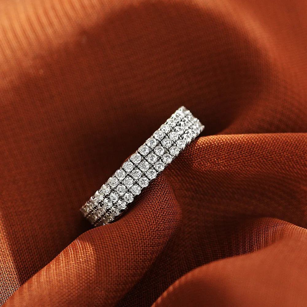Aliança Moissanites Cravejados Banhada a Ouro 18k