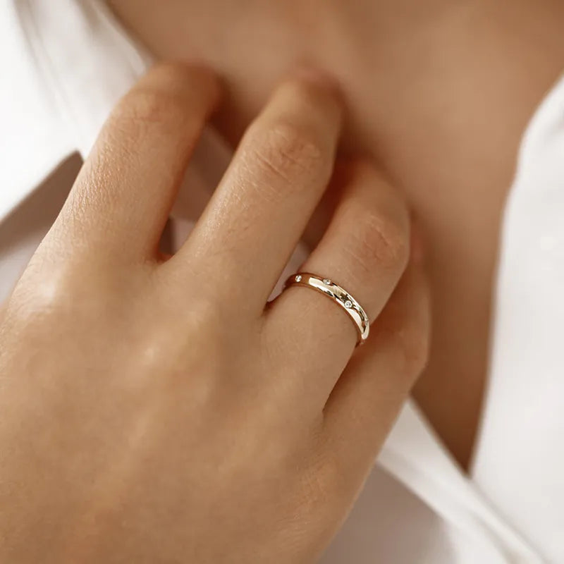 Aliança Ergonômica 15 Pontos Moissanite Banhada a Ouro 18k