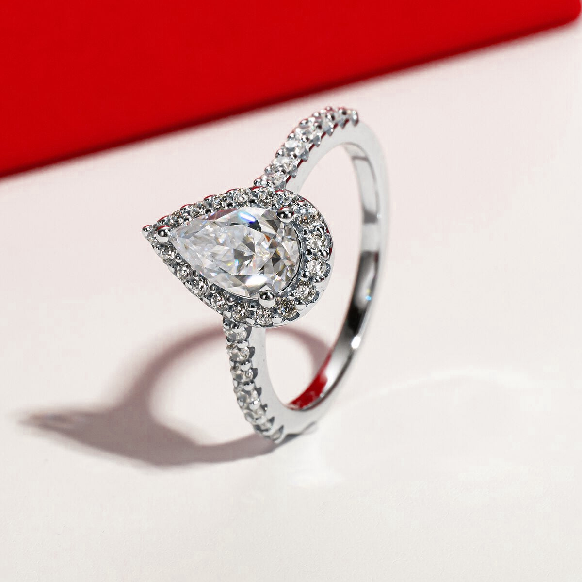 Anel Gota Moissanite Cravejado Banhado a Ouro 18k