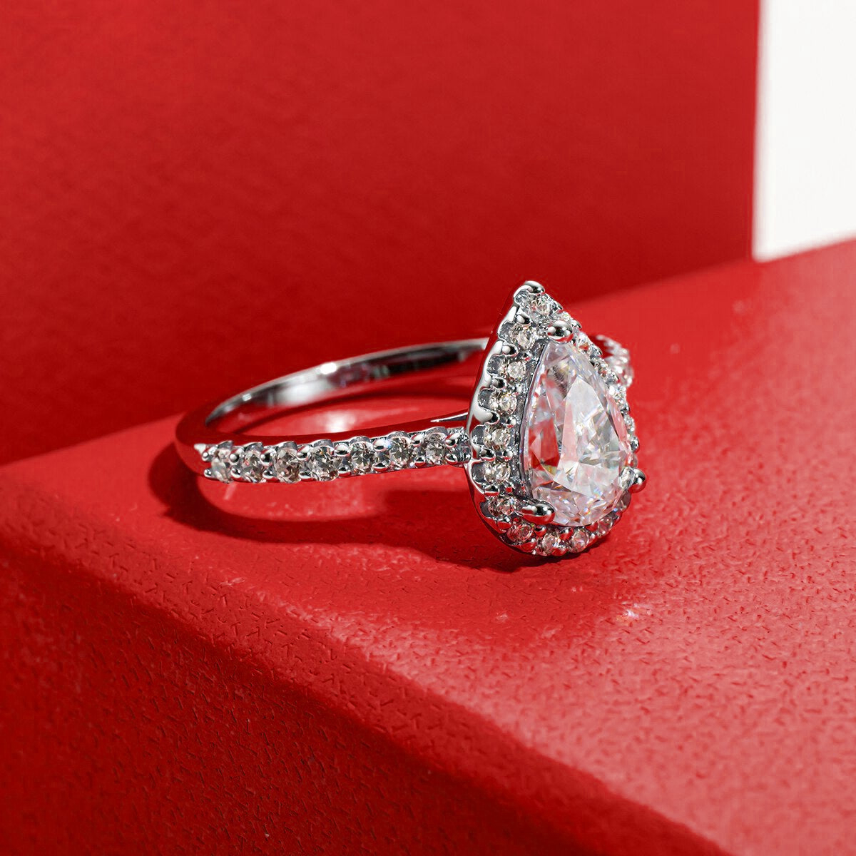 Anel Gota Moissanite Cravejado Banhado a Ouro 18k