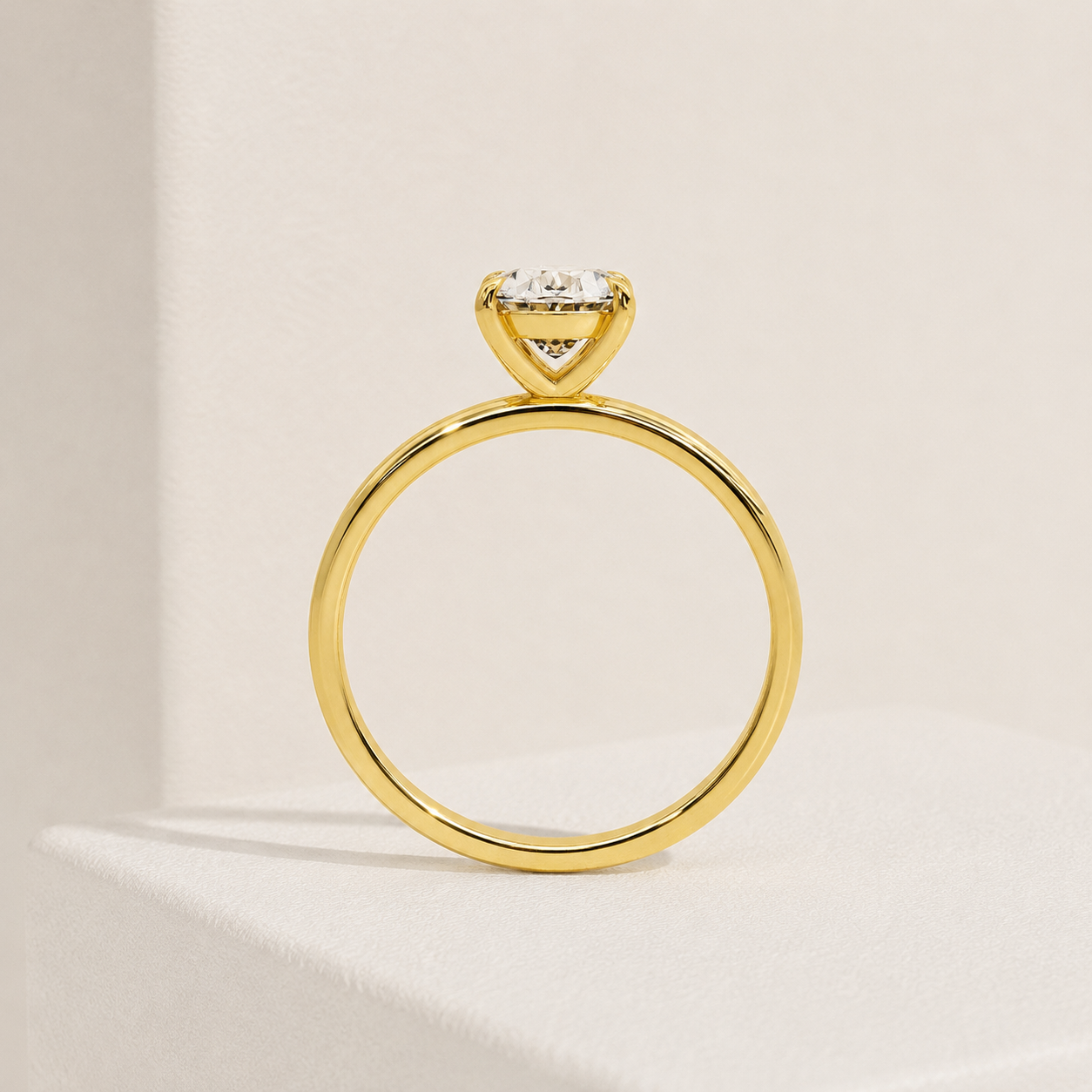 Anel Elegância Oval Moissanite Banhado a Ouro 18k