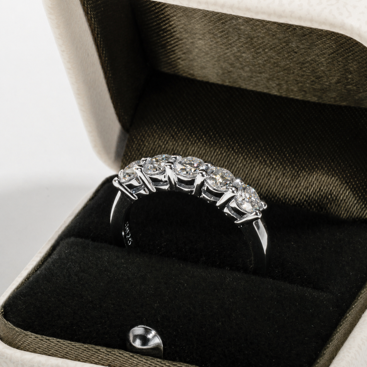 Anel Quintessência Moissanite Banhado a Ouro 18k