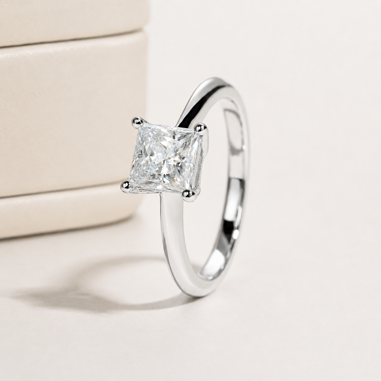 Anel Solitário Princess Moissanite Banhado a Ouro 18k