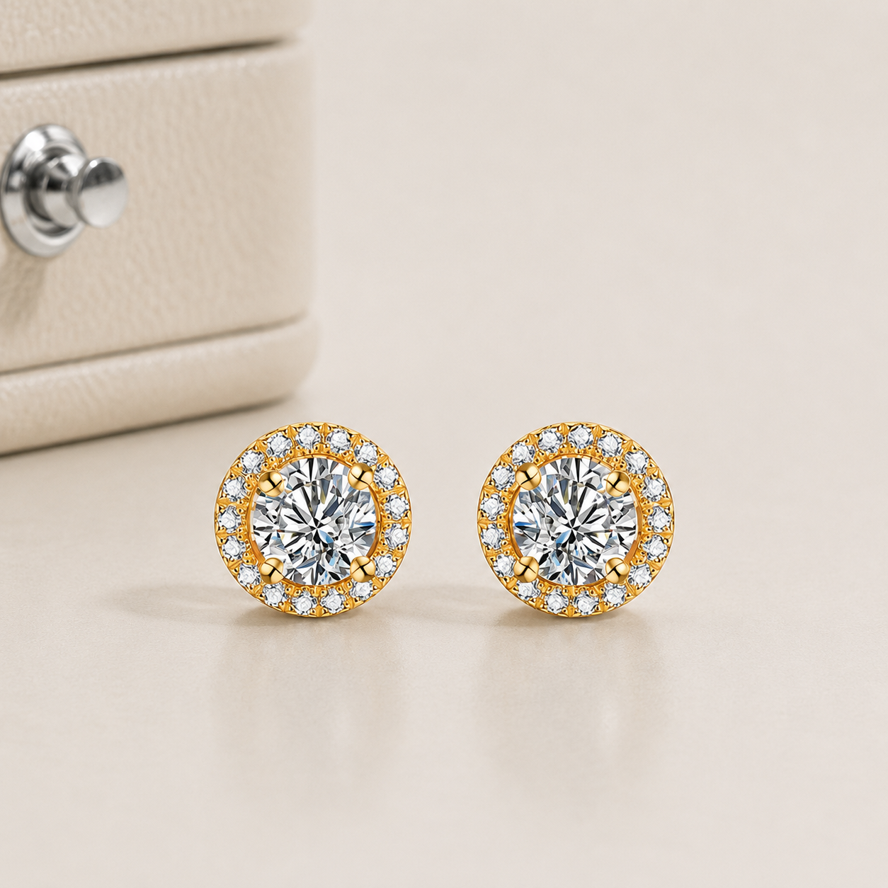 Brinco Cravejado Moissanite Banhado a Ouro 18k