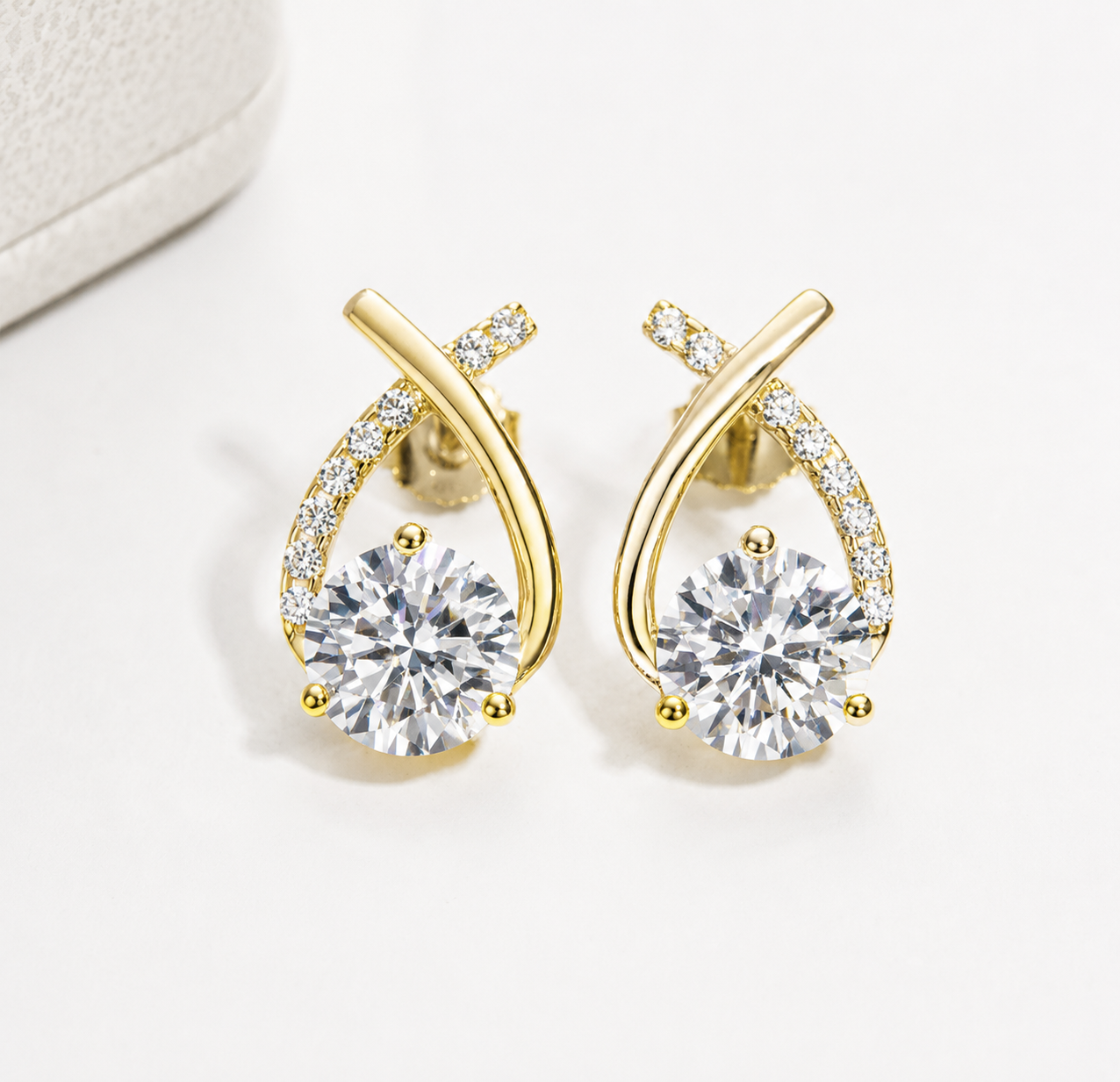 Brinco Petala de Luz Moissanite Banhado a Ouro 18k