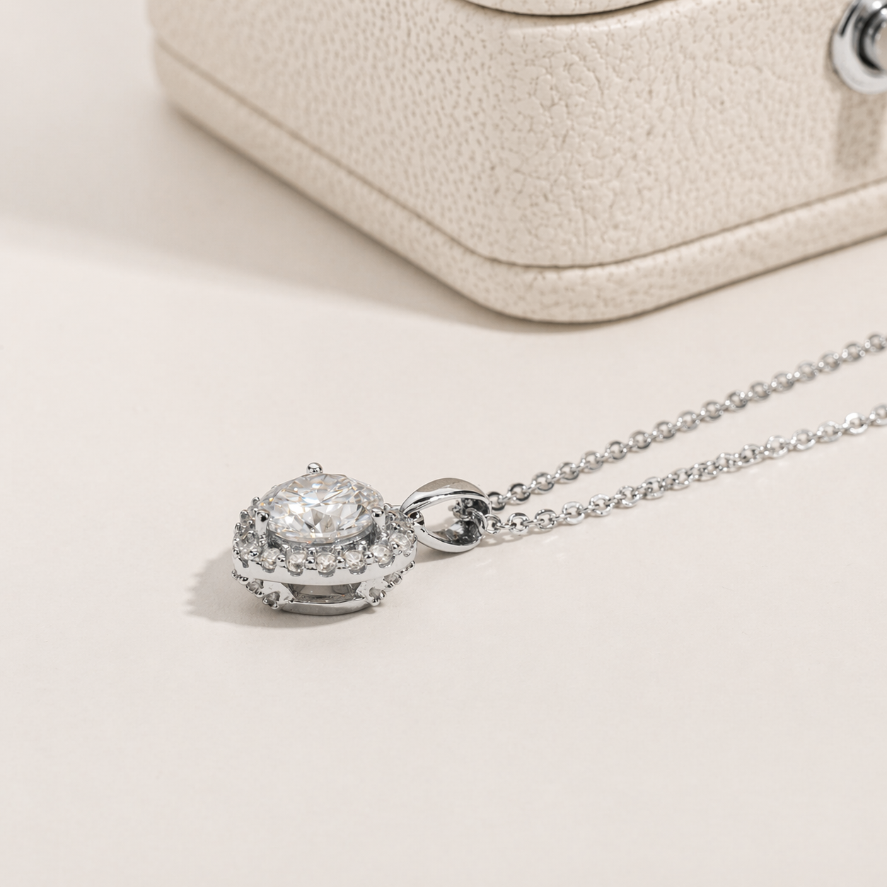 Colar Ponto de Amor Moissanite Banhado a Ouro