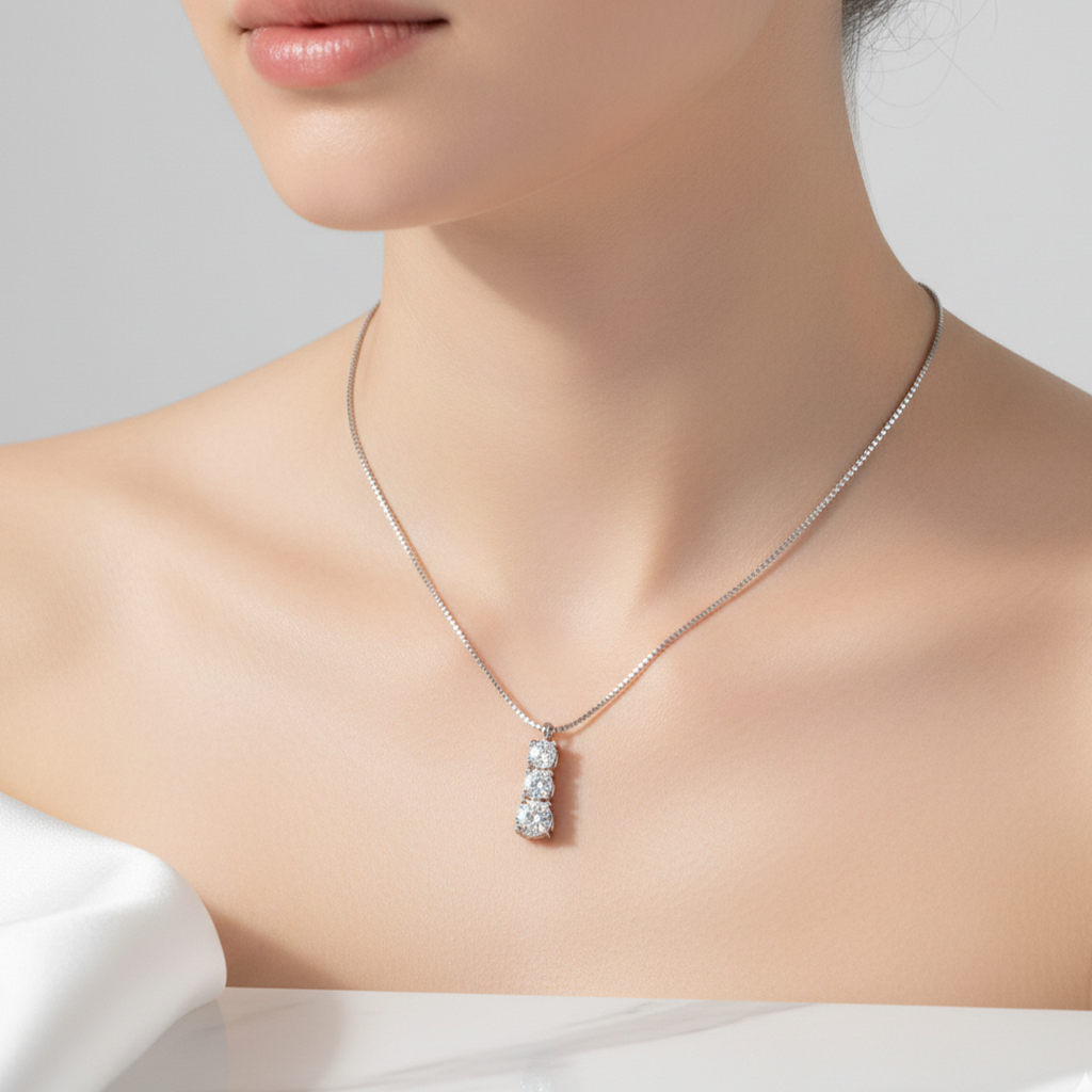 Colar Ponto Triplo Moissanite Banhado a Ouro