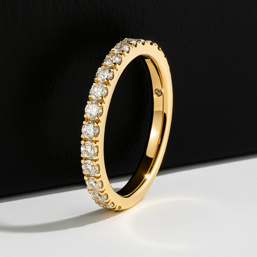 Meia Aliança Aura 54 Pontos Moissanites Banhada a Ouro 18k